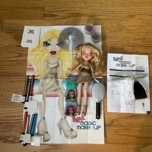 Bratz Magic Makeup Cloe With Complete Kit.